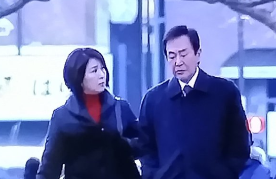 共演する古手川祐子と渡瀬恒彦